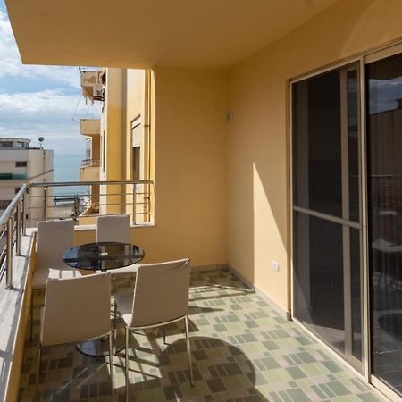 Spacious 2 Bedroom Apartment In Durres Beach Екстер'єр фото