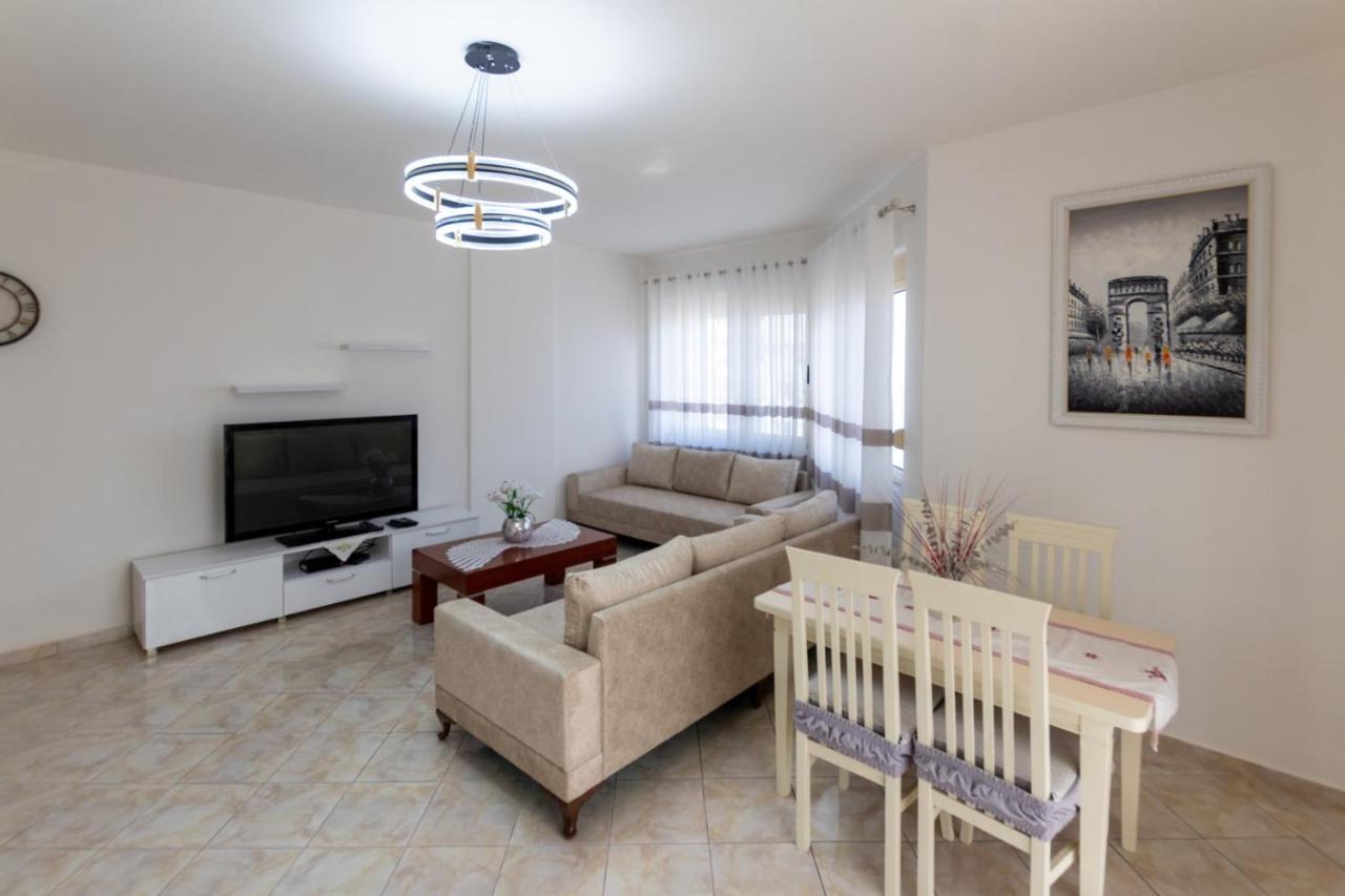 Spacious 2 Bedroom Apartment In Durres Beach Екстер'єр фото