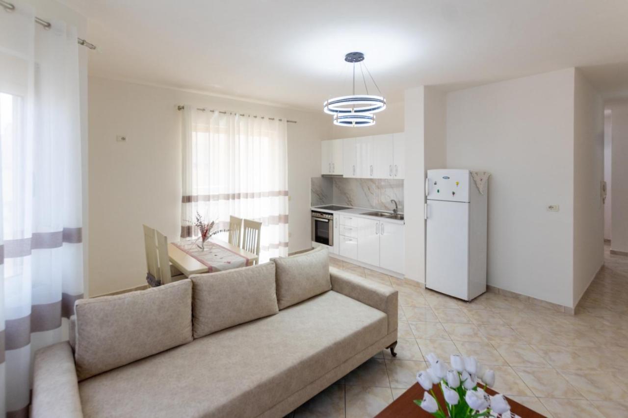 Spacious 2 Bedroom Apartment In Durres Beach Екстер'єр фото