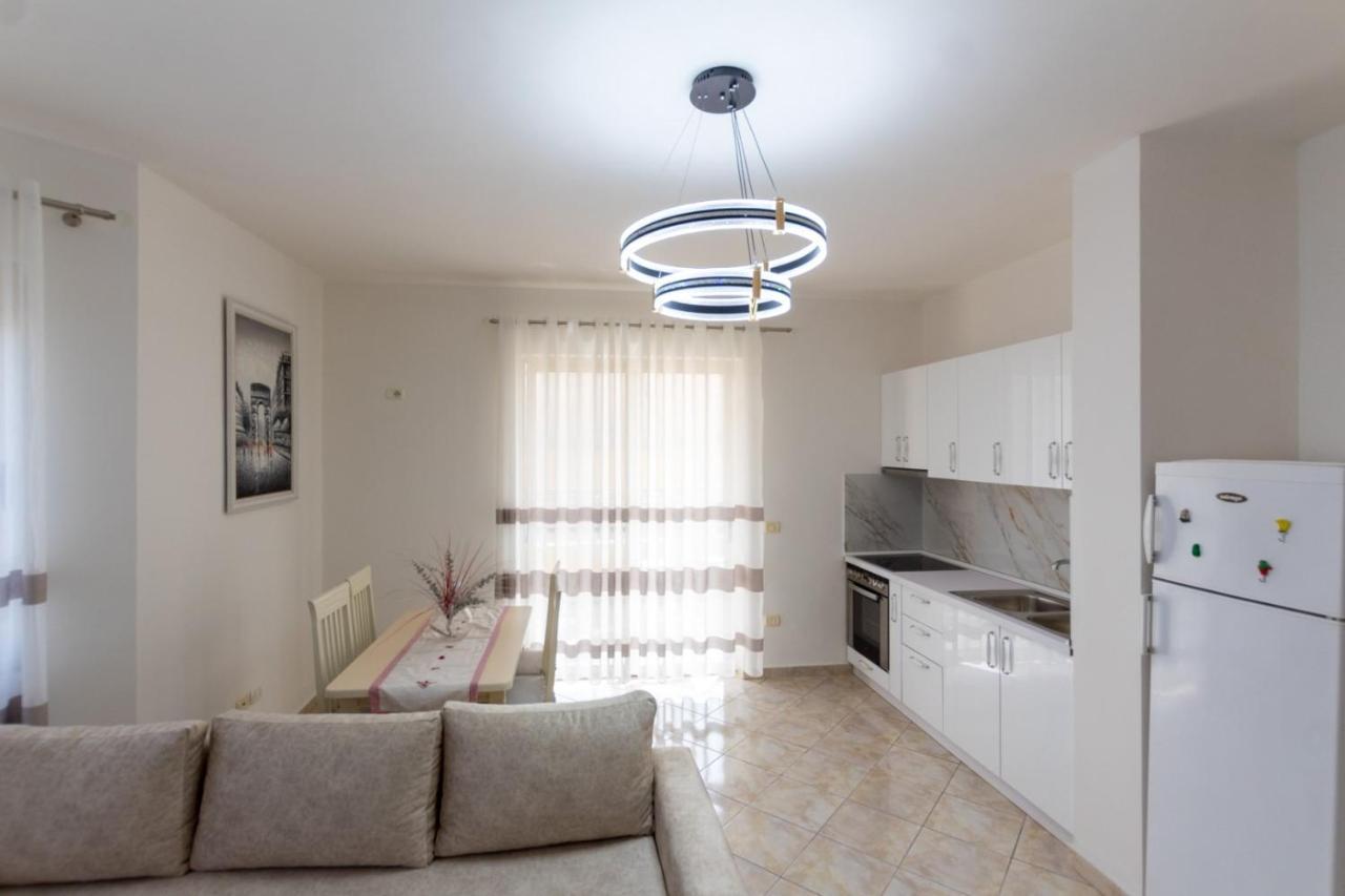 Spacious 2 Bedroom Apartment In Durres Beach Екстер'єр фото