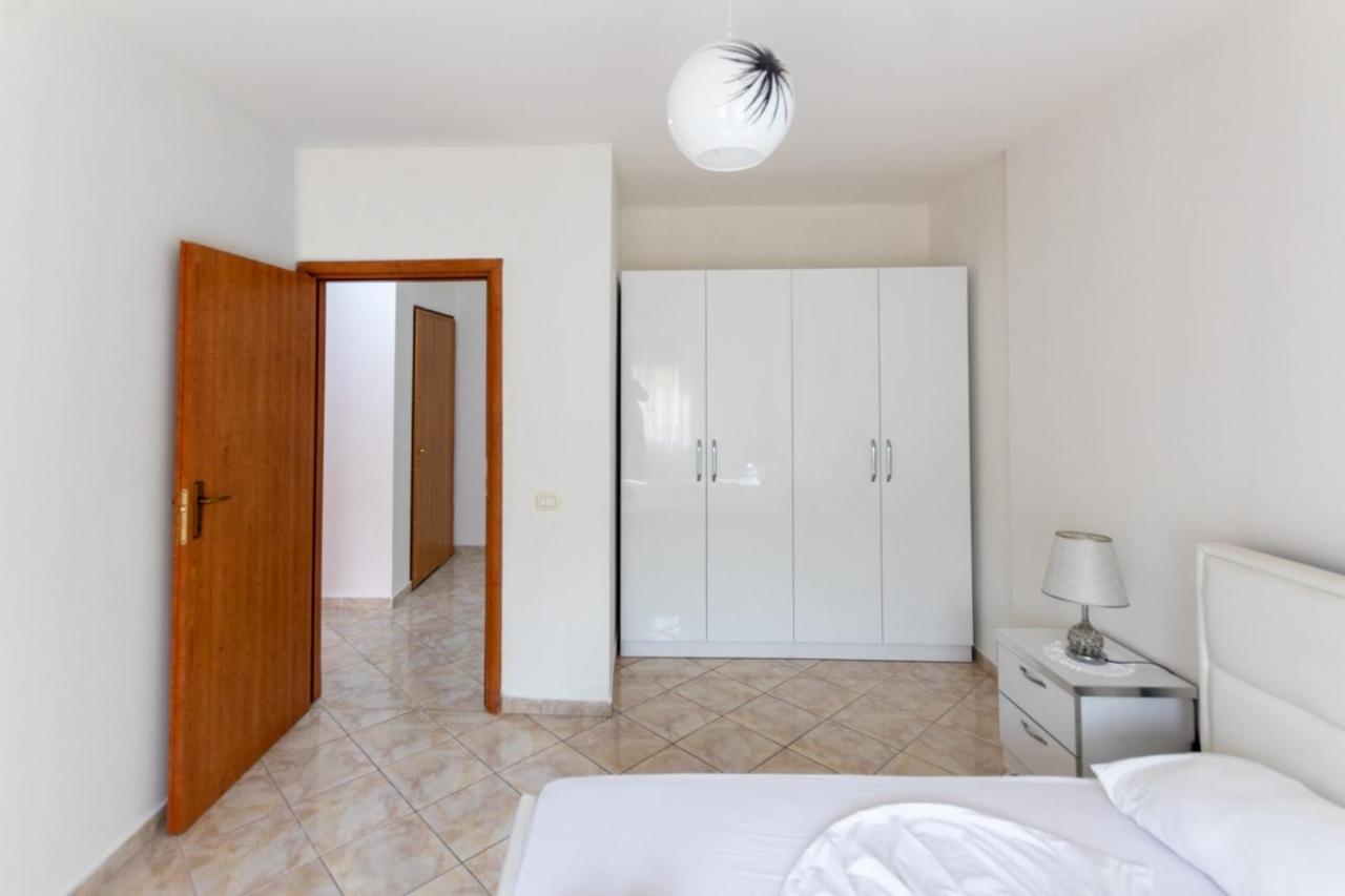 Spacious 2 Bedroom Apartment In Durres Beach Екстер'єр фото