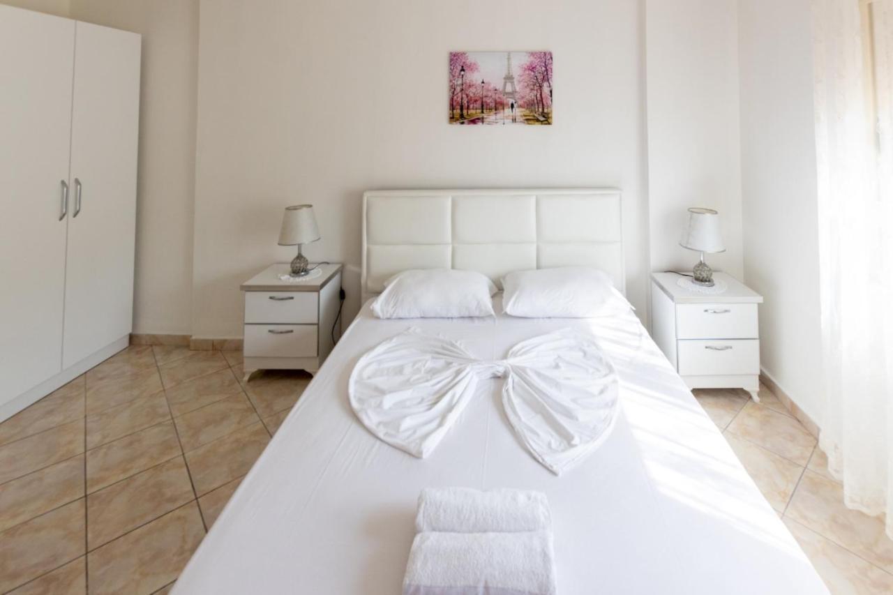Spacious 2 Bedroom Apartment In Durres Beach Екстер'єр фото
