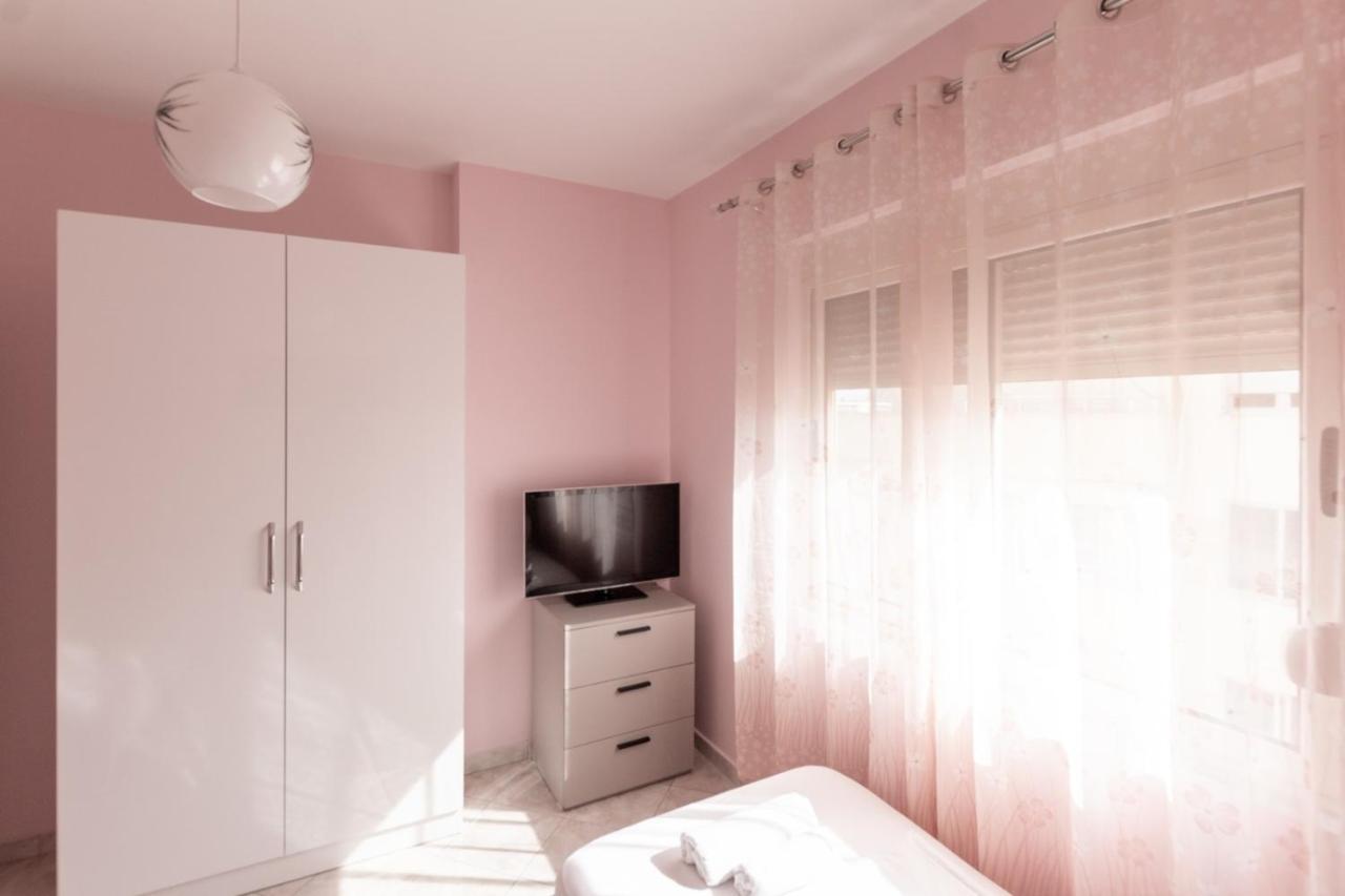 Spacious 2 Bedroom Apartment In Durres Beach Екстер'єр фото