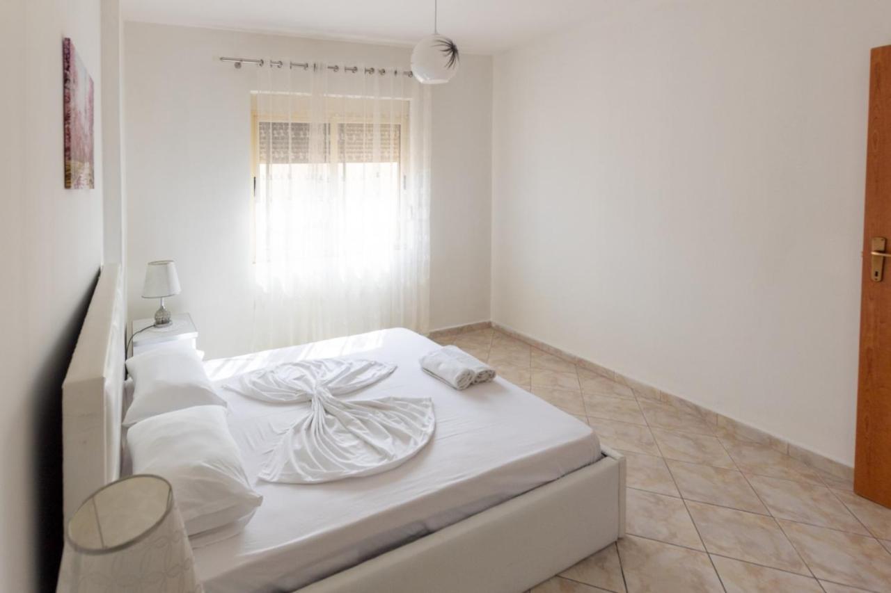 Spacious 2 Bedroom Apartment In Durres Beach Екстер'єр фото