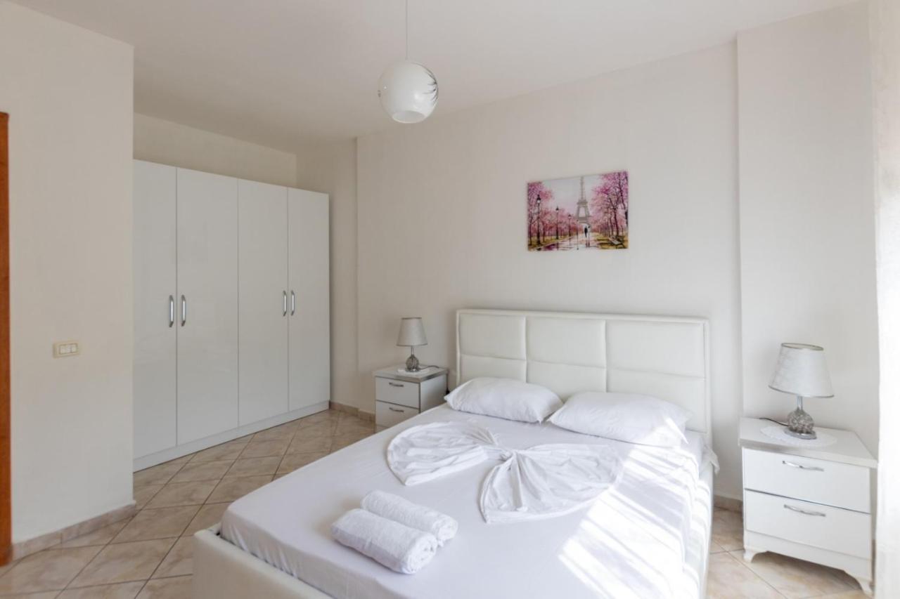 Spacious 2 Bedroom Apartment In Durres Beach Екстер'єр фото