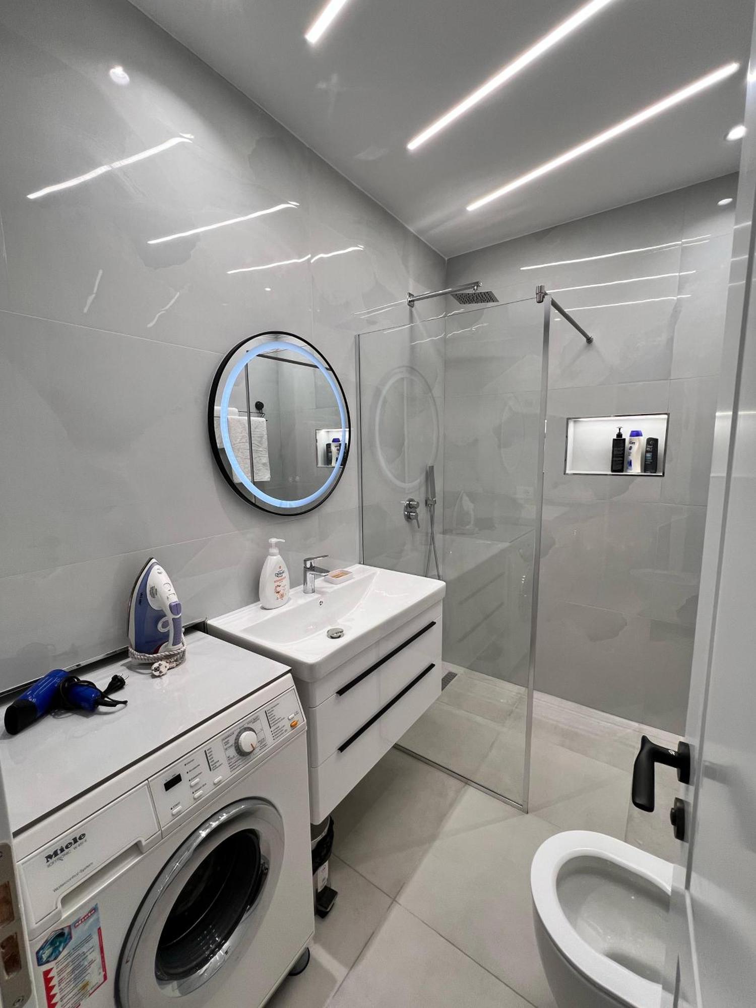Spacious 2 Bedroom Apartment In Durres Beach Екстер'єр фото